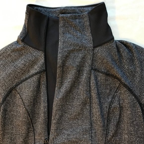 Never worn like new Lululemon Base Runner 1/2 Zip - Picture 3 of 16